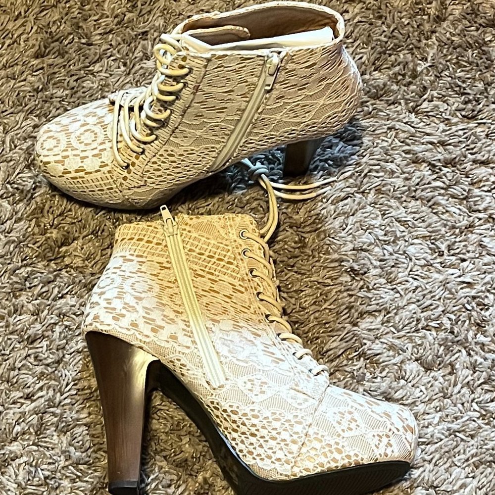 Charlotte Russe - 10, Gold and Cream Lace Booties